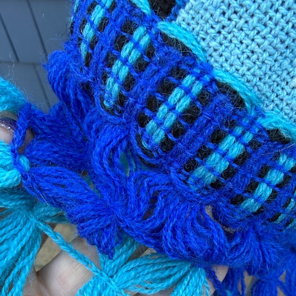 Vintage Blue and Black Geometric Poncho thick warm - Picture 6 of 9